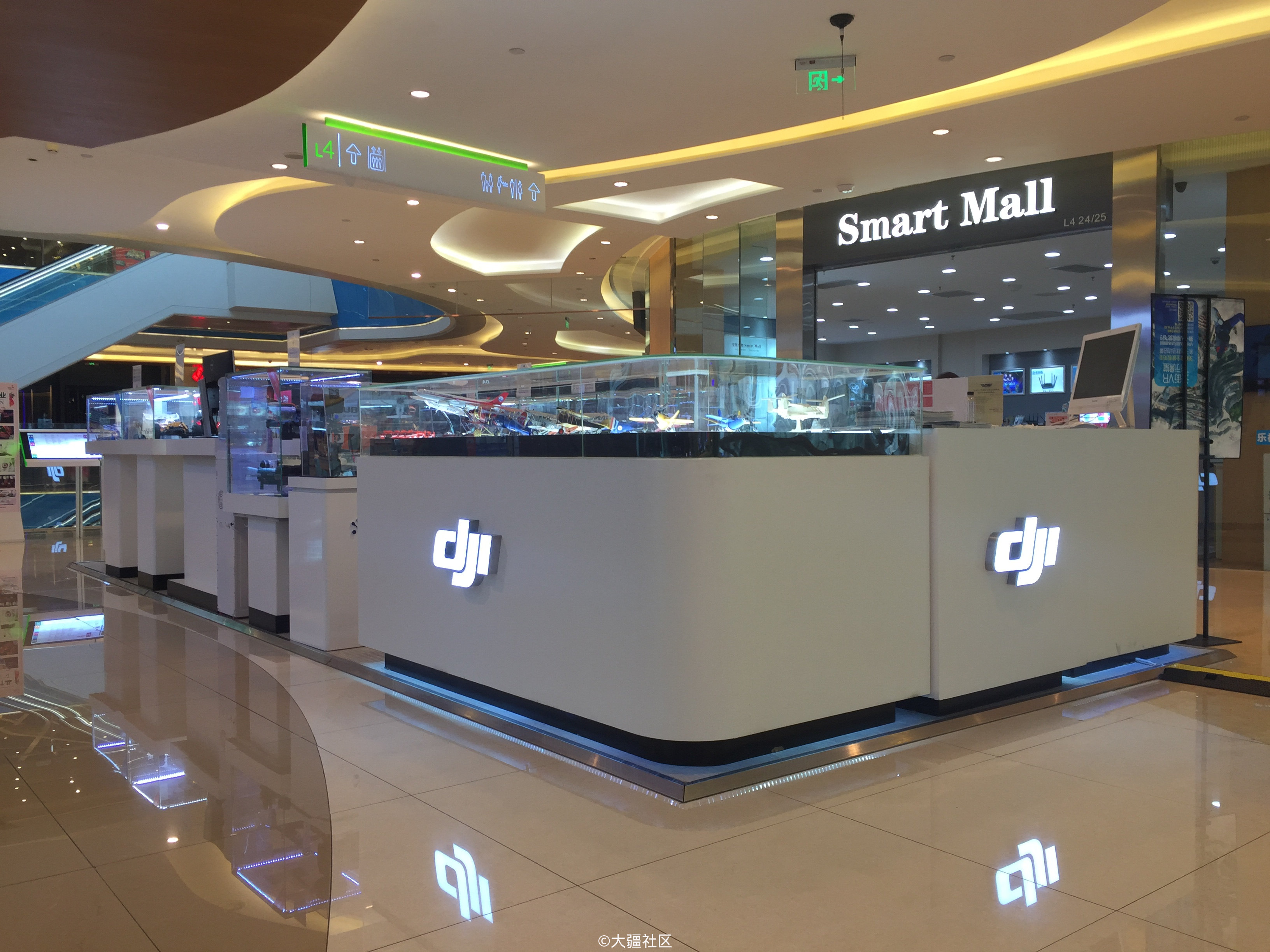 成都武侯区龙湖金楠天街有大疆无人机专卖店!