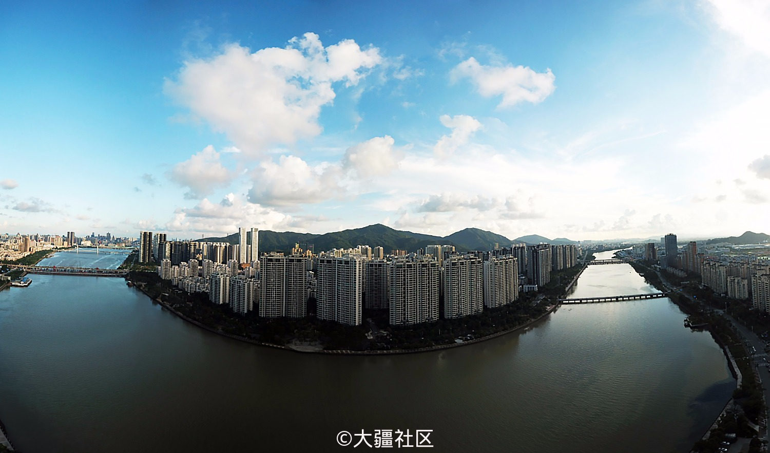 前山河环绕的华发新城