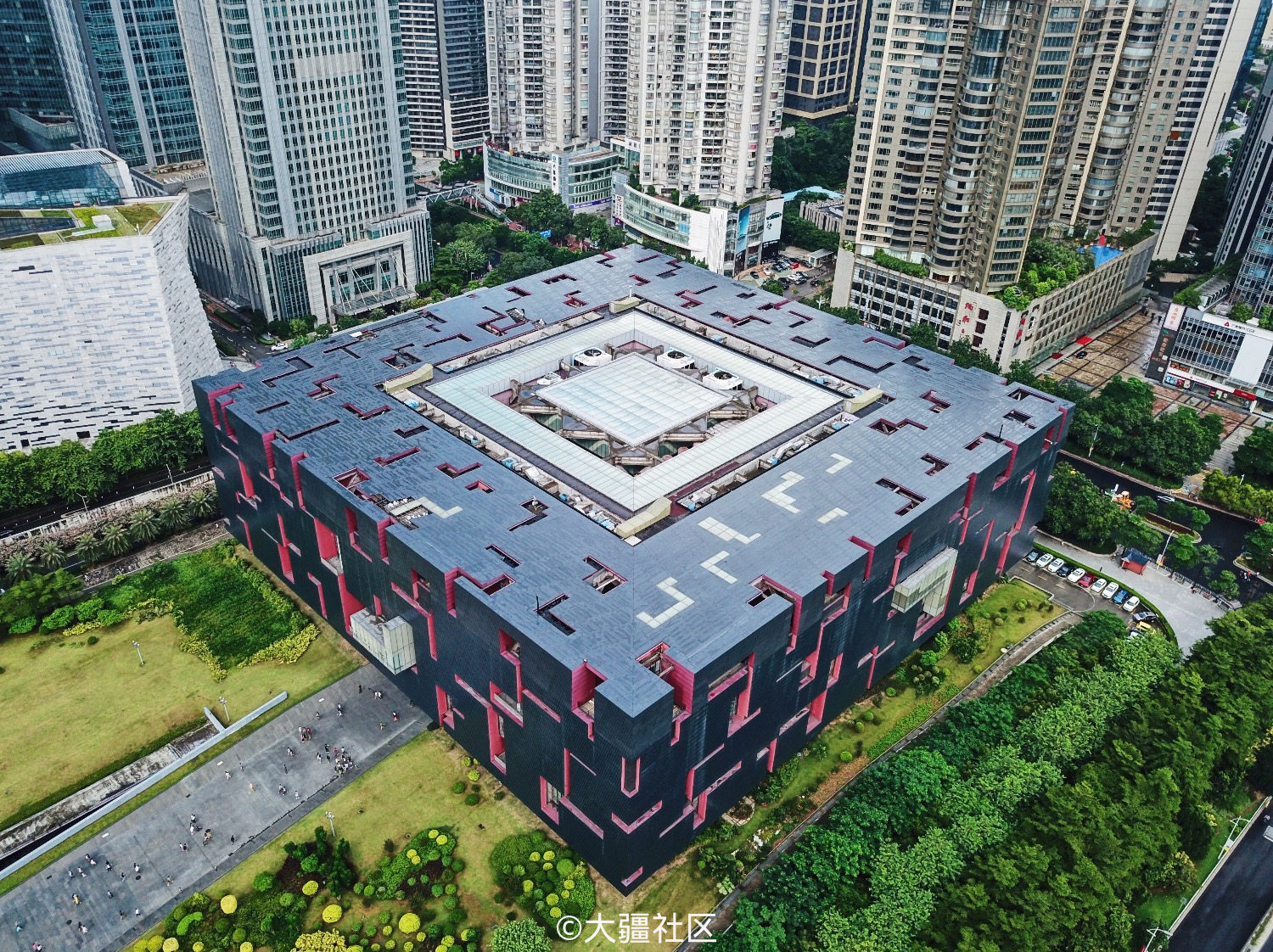 广州博物馆   "宝盒"的设计霸气十足