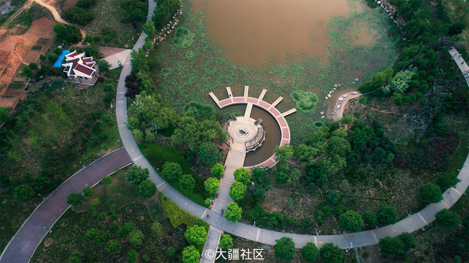 航拍地点:河南 新乡 小冀镇 凤鸣湖   新乡市检查官学院
