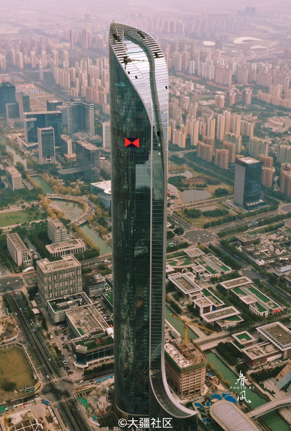 苏州最高建筑九龙仓国金中心,450米